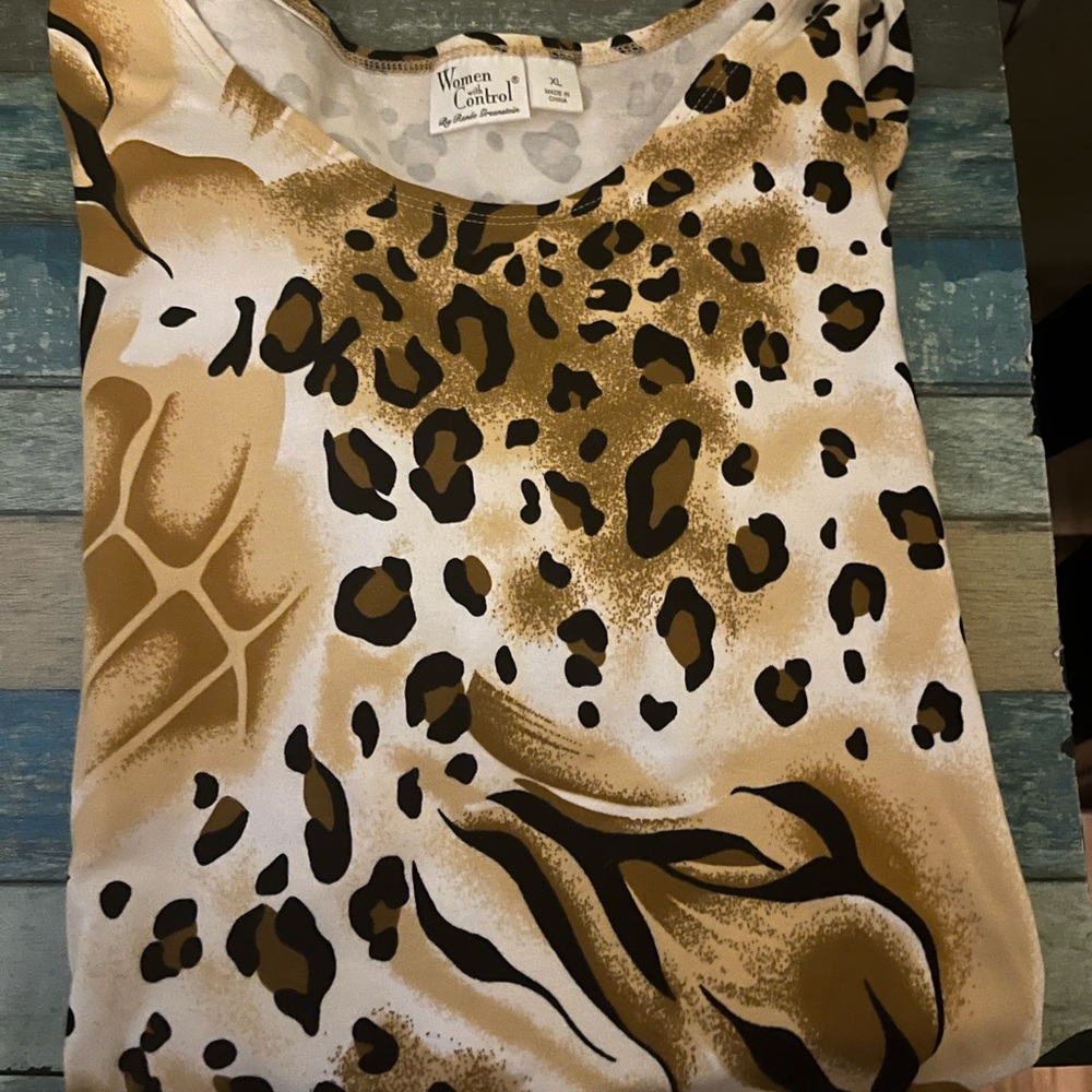 Ladies tiger print blouse 3/4 length sleeve .. XL NWOTS!!!